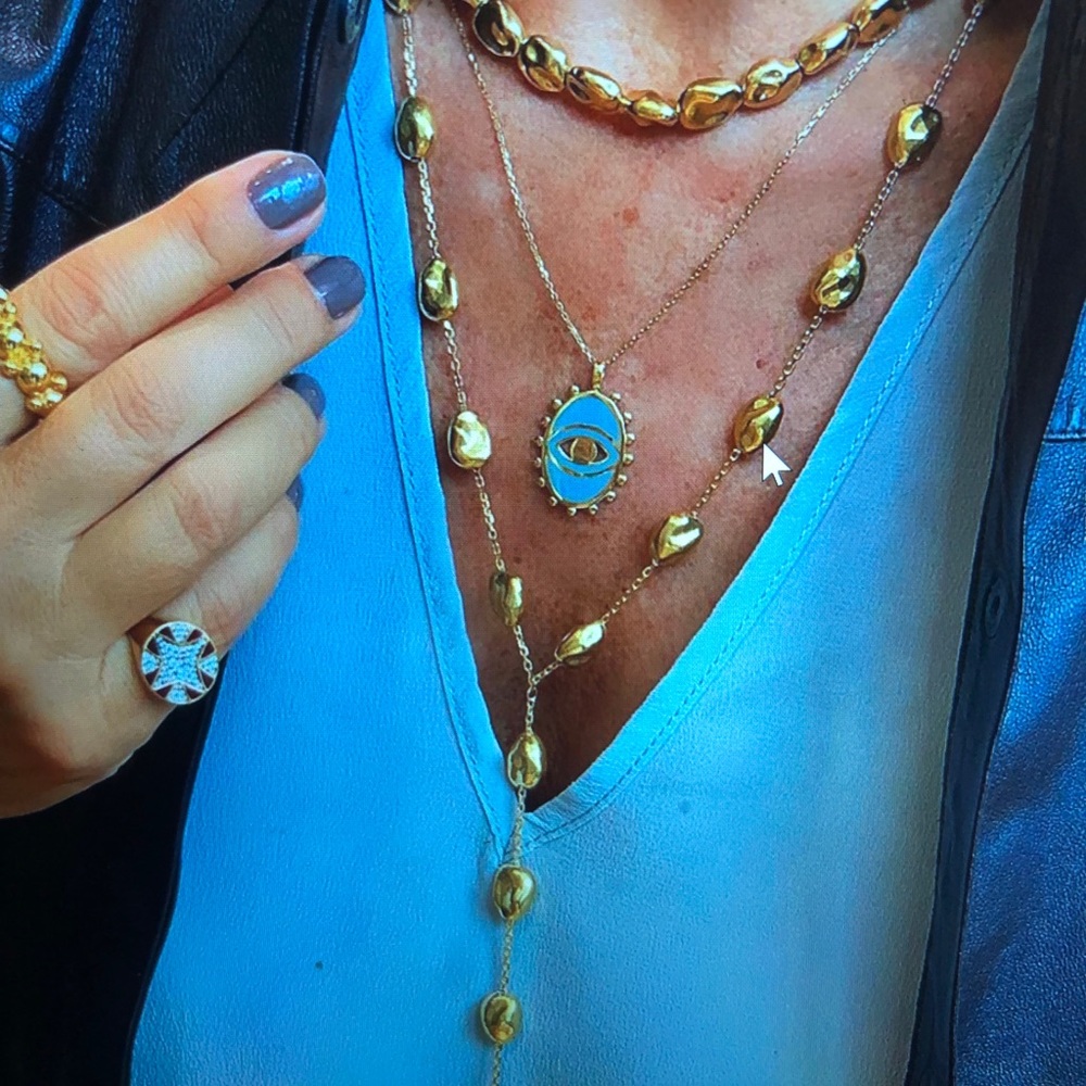 Meet your Posher, Mona